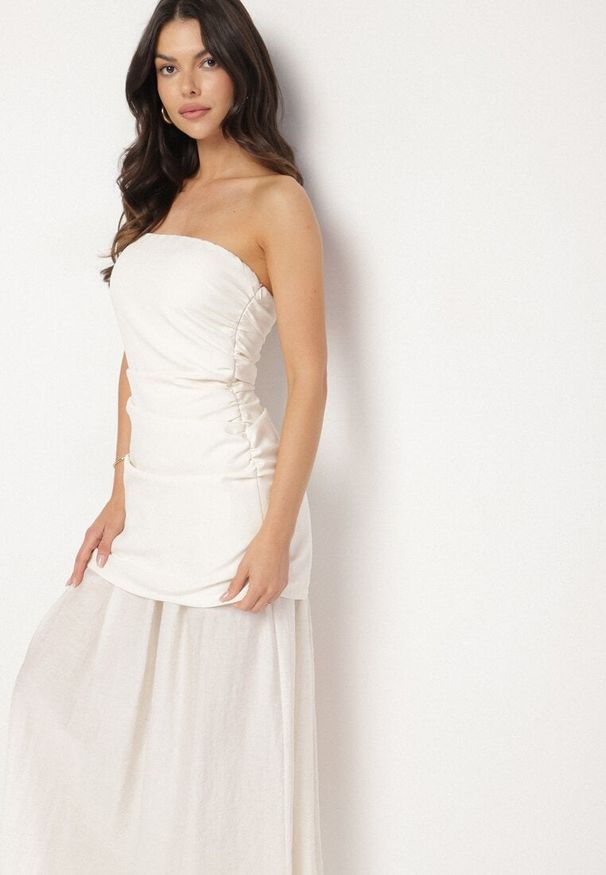 Born2be - Beżowa Koktajlowa Sukienka Typu Bandeau z Marszczeniem Izelessa. Okazja: na imprezę. Kolor: beżowy. Styl: wizytowy