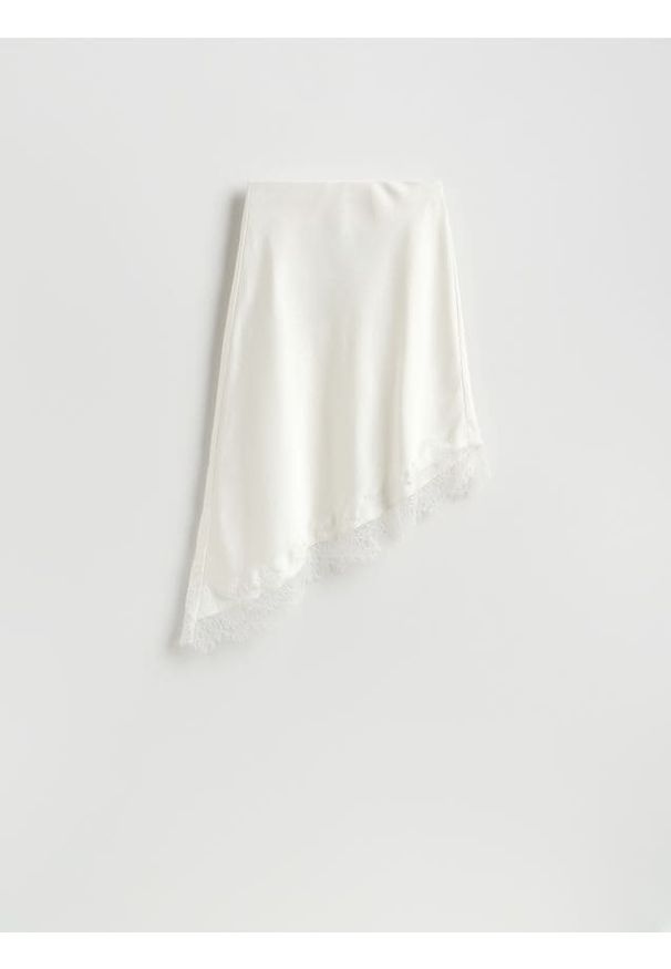 Reserved - Asymetryczna spódnica z koronką - złamana biel. Materiał: koronka. Wzór: koronka