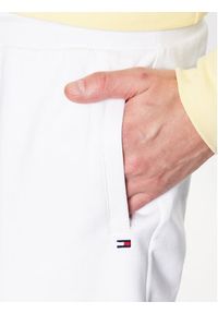 TOMMY HILFIGER - Tommy Hilfiger Spodnie dresowe 1985 MW0MW24521 Biały Regular Fit. Kolor: biały. Materiał: bawełna, dresówka #3