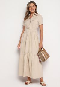 Born2be - Beżowa Taliowana Sukienka z Bawełny w Koszulowym Stylu z Imitacją Kieszeni Masefia. Okazja: na co dzień. Kolor: beżowy. Materiał: bawełna. Wzór: aplikacja. Typ sukienki: koszulowe. Styl: wizytowy, casual, elegancki #1