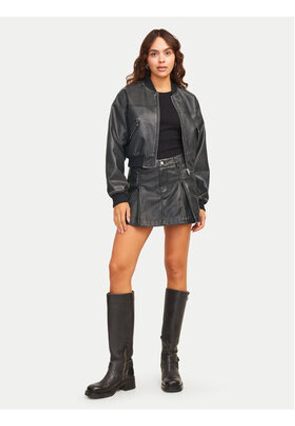 JJXX Spódnica z imitacji skóry Tora 12265729 Czarny Regular Fit. Kolor: czarny. Materiał: skóra