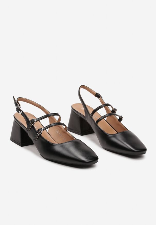 Renee - Czarne Czółenka z Ekoskóry Typu Slingback na Słupku z Trzema Sprzączkami Qrevia. Okazja: na co dzień. Zapięcie: sprzączka. Kolor: czarny. Wzór: paski. Obcas: na słupku. Styl: casual