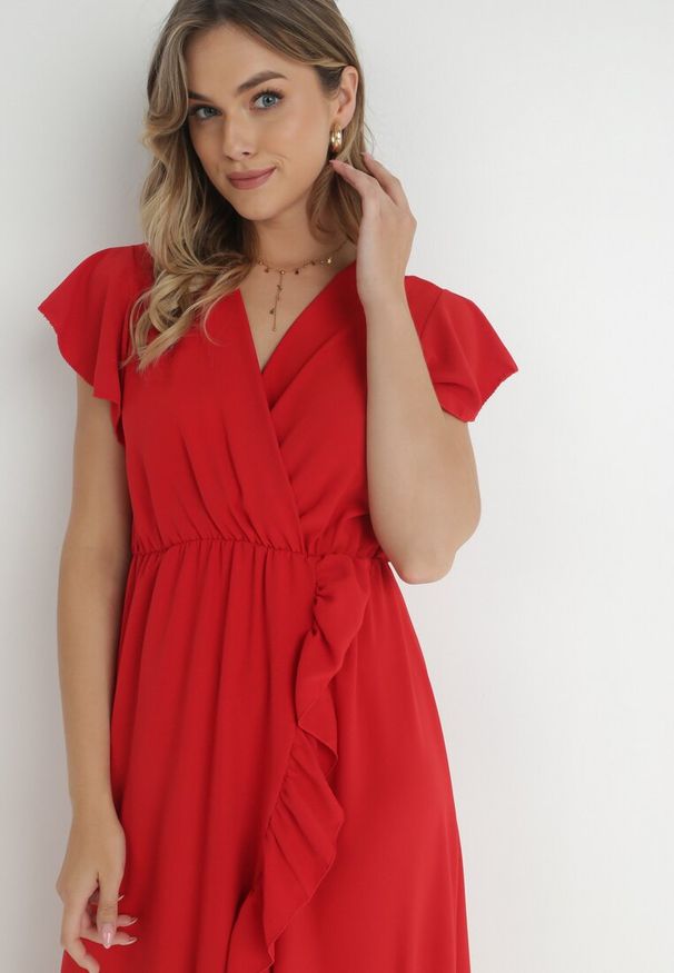 Born2be - Czerwona Sukienka Mailcon. Okazja: na ślub cywilny, na wesele, na imprezę. Kolor: czerwony. Długość rękawa: krótki rękaw. Sezon: lato. Typ sukienki: kopertowe. Styl: elegancki. Długość: maxi