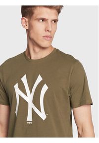 New Era T-Shirt New York Yankees Team Logo 11863694 Zielony Regular Fit. Kolor: zielony. Materiał: bawełna