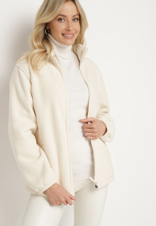 Born2be - Jasnobeżowy Klasyczny Polar ze Ściągaczami przy Rękawach Paradi. Okazja: na co dzień, do pracy. Kolor: beżowy. Materiał: polar. Długość rękawa: długi rękaw. Długość: długie. Styl: klasyczny