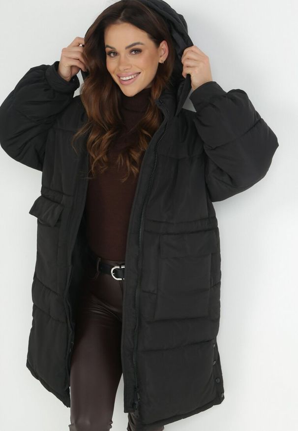 Born2be - Czarna Kurtka Oversize do Kolana z Kapturem Mollo. Okazja: na co dzień. Typ kołnierza: kaptur. Kolor: czarny. Materiał: dzianina, jeans. Styl: elegancki, casual