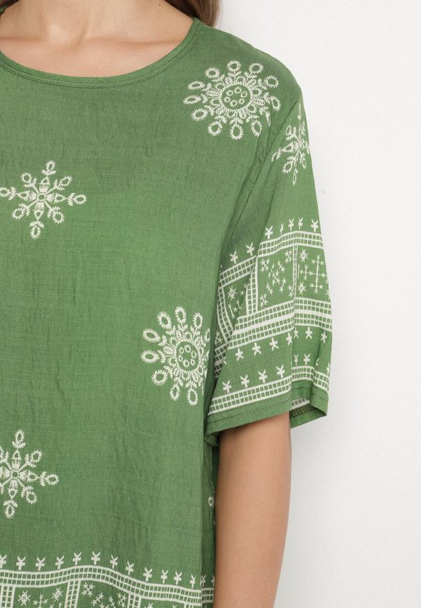 Born2be - Ciemnozielony Wiskozowy Komplet w Stylu Boho z Haftem T-shirt i Szerokie Spodnie Zevanya. Kolor: zielony. Materiał: wiskoza. Wzór: haft