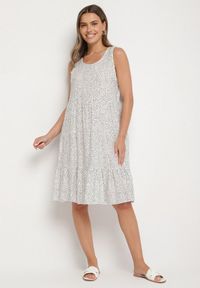 Born2be - Biała Bawełniana Sukienka w Kropki z Falbanami Zerolia. Okazja: na co dzień, do pracy, na spotkanie biznesowe. Kolor: biały. Materiał: bawełna. Wzór: kropki. Typ sukienki: proste. Styl: biznesowy, klasyczny, casual #4