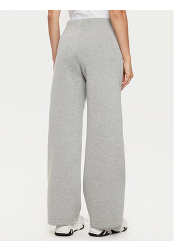Calvin Klein Spodnie materiałowe K20K207947 Szary Relaxed Fit. Kolor: szary. Materiał: wiskoza