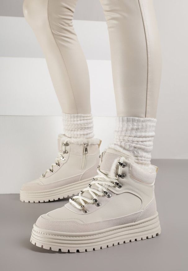 Renee - Beżowe Sneakersy w Stylu Traperów na Platformie Ewedora. Okazja: na co dzień. Kolor: beżowy. Materiał: jeans. Obcas: na platformie