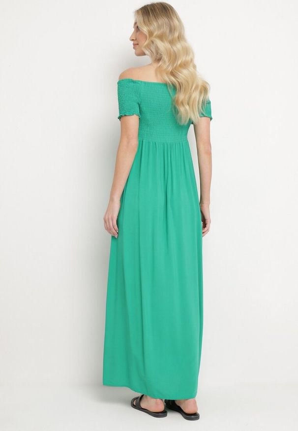 Born2be - Zielona Sukienka Hiszpanka o Rozkloszowanym Fasonie z Bawełny Angolima. Okazja: na co dzień. Typ kołnierza: dekolt hiszpanka. Kolor: zielony. Materiał: bawełna. Długość rękawa: krótki rękaw. Wzór: aplikacja. Typ sukienki: proste. Styl: elegancki, casual