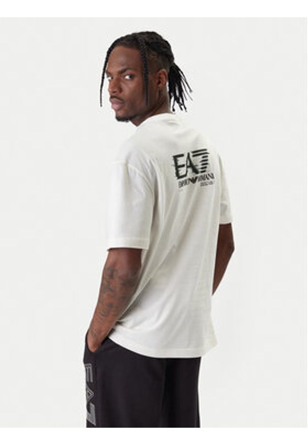 EA7 Emporio Armani T-Shirt 7M001327 AF17789 U0004 Écru Relaxed Fit. Kolor: kremowy. Materiał: bawełna