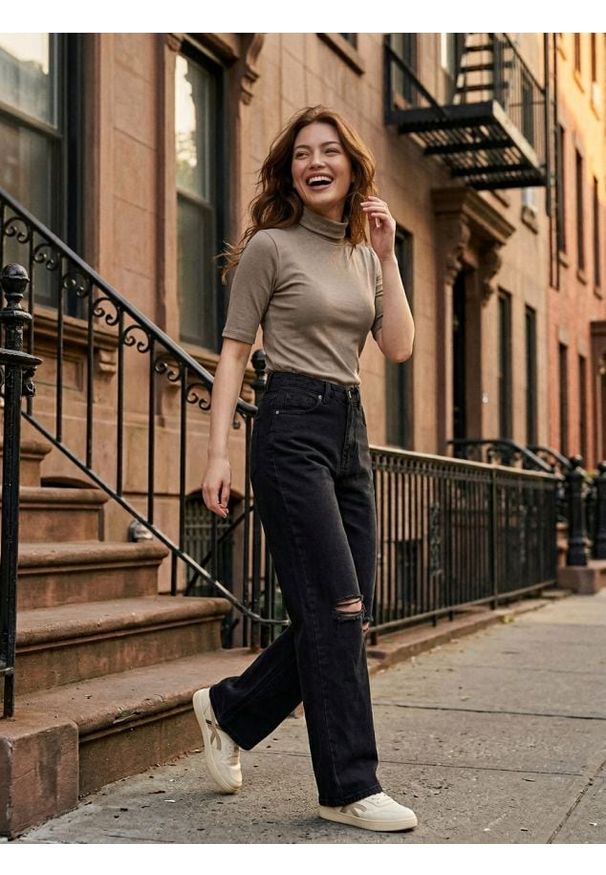 Sinsay - Prążkowana koszulka ze stójką - brązowy. Typ kołnierza: kołnierzyk stójkowy. Kolor: brązowy. Materiał: prążkowany