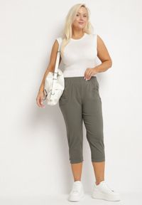 Born2be - Zielone Spodnie z Wiskozą i Ozdobnymi Guzikami Lireza. Okazja: na co dzień. Kolor: zielony. Materiał: wiskoza. Styl: klasyczny, casual #5