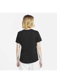 T-shirt Nike Damski Czarny Club Essentials. Kolor: czarny, biały, wielokolorowy. Materiał: bawełna. Sport: fitness #2