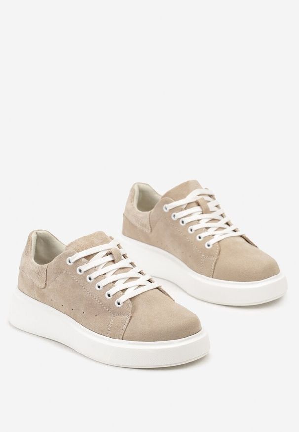 Renee - Beżowe Sneakersy z Ozdobnym Zapiętkiem Emicca. Okazja: na co dzień, na spotkanie biznesowe, do pracy. Kolor: beżowy. Materiał: skóra. Sezon: lato, wiosna. Obcas: na obcasie