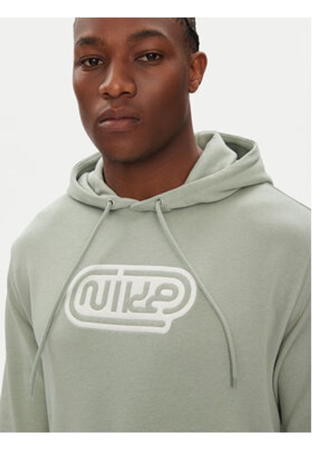 Nike Bluza HJ2506zi Zielony Regular Fit. Kolor: zielony. Materiał: bawełna