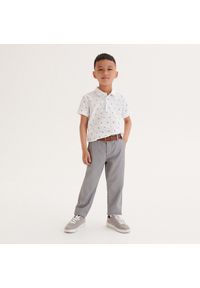 Reserved - Eleganckie spodnie chino z paskiem - Jasny szary. Kolor: szary. Materiał: bawełna, tkanina. Wzór: gładki. Styl: elegancki #1