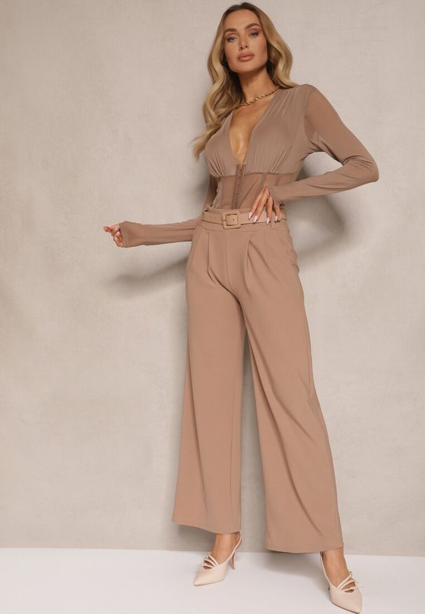 Renee - Ciemnobeżowe Garniturowe Spodnie High Waist z Gumką i Dodatkowym Paskiem w Talii Mattine. Stan: podwyższony. Kolor: beżowy. Materiał: dzianina