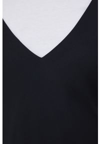 Calvin Klein sukienka kolor czarny mini rozkloszowana. Kolor: czarny. Materiał: tkanina. Długość rękawa: na ramiączkach. Wzór: gładki. Długość: mini #4