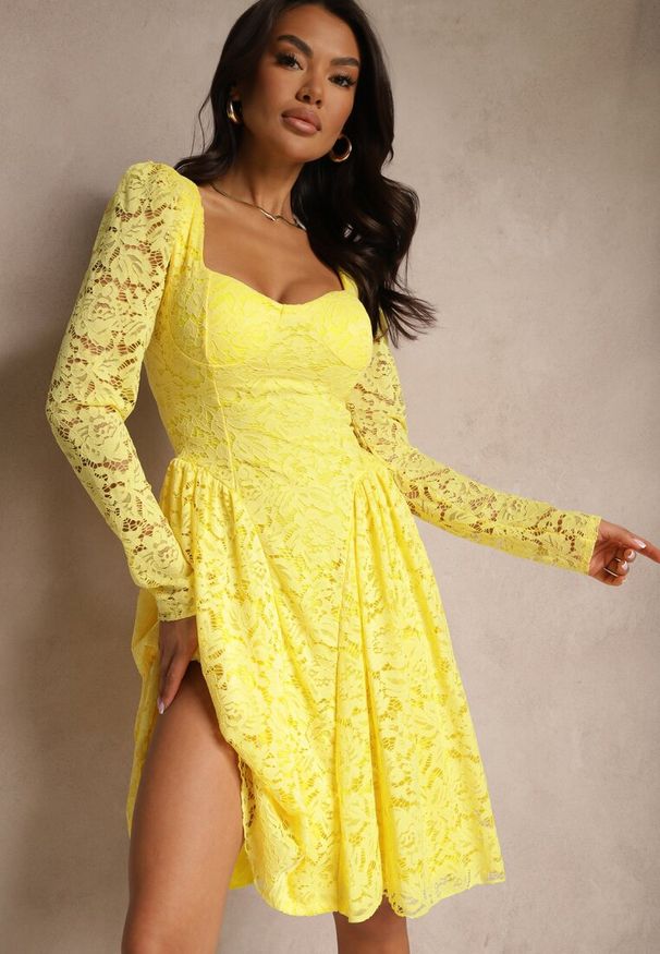 Renee - Żółta Taliowana Sukienka z Koronki z Rozkloszowanym Dołem Teladriela. Okazja: na co dzień. Kolor: żółty. Materiał: koronka. Wzór: koronka. Styl: casual