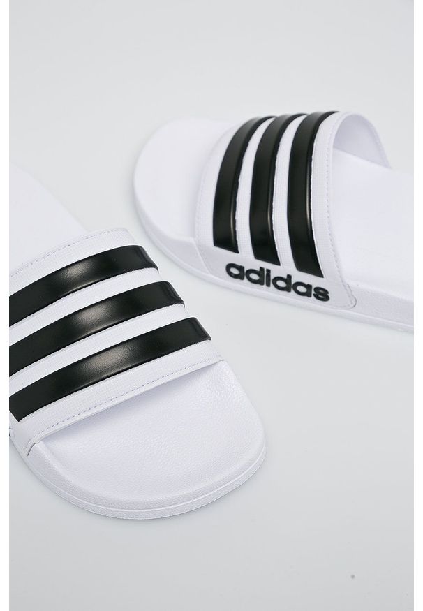 Adidas - adidas - Klapki Adilette Shower. Kolor: biały