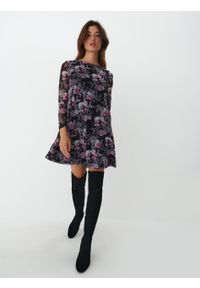 Mohito - Sukienka mini w kwiaty - Czarny. Kolor: czarny. Wzór: kwiaty. Długość: mini #2