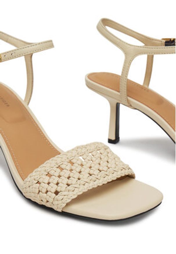 TOMMY HILFIGER - Tommy Hilfiger Sandały Crochet Lthr Kitten Sandal FW0FW08587 Beżowy. Kolor: beżowy. Materiał: skóra