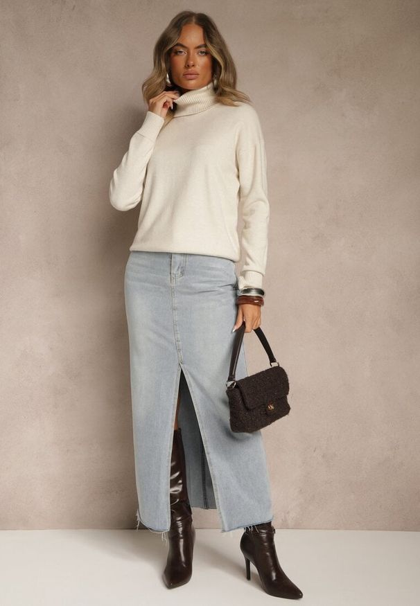 Renee - Jasnobeżowy Golf z Dodatkiem Kaszmiru z Przeszyciami po Bokach Avenella. Okazja: na spotkanie biznesowe. Typ kołnierza: golf. Kolor: beżowy. Materiał: kaszmir. Styl: biznesowy, klasyczny, elegancki