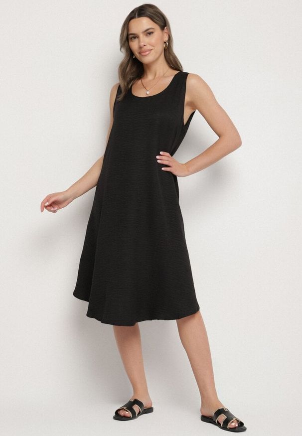 Born2be - Czarna Rozkloszowana Klasyczna Sukienka Lunetira. Okazja: na spacer, na co dzień. Kolor: czarny. Materiał: jeans. Typ sukienki: proste. Styl: klasyczny