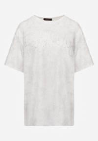 Renee - Biały Oversizowy T-shirt z Bawełny Zdobiony Haftem z Cekinami Marivia. Okazja: na co dzień. Kolor: biały. Materiał: bawełna. Wzór: haft, aplikacja. Styl: casual, elegancki #8