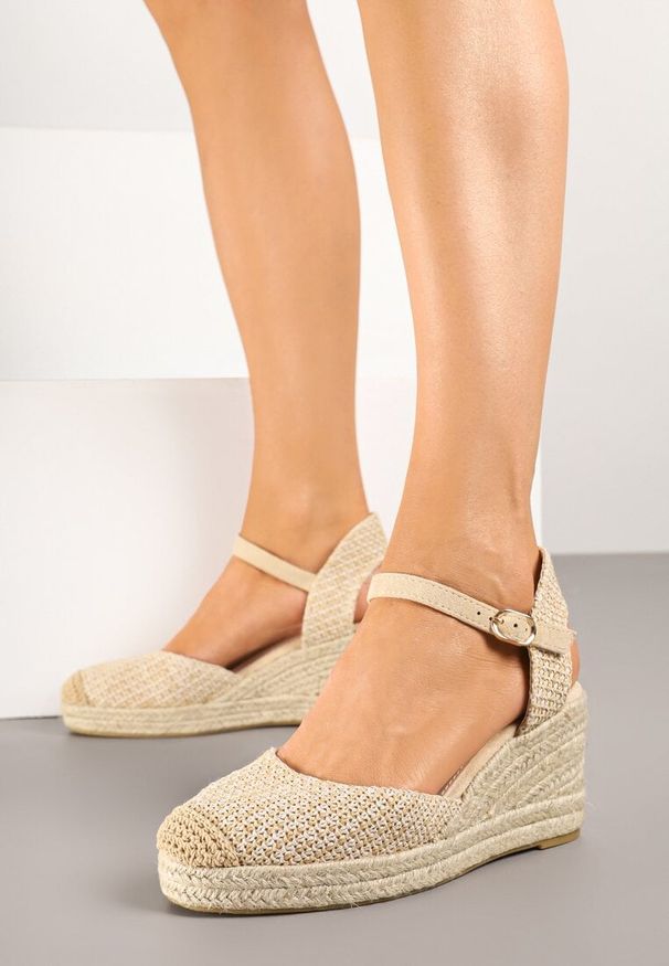 Renee - Ciemnobeżowe Sandały Typu Espadryle na Koturnie z Plecionki Renaelle. Okazja: na imprezę, na co dzień. Kolor: beżowy. Obcas: na koturnie. Styl: klasyczny, casual, elegancki