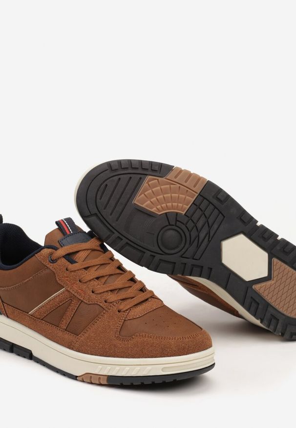 Born2be - Brązowe Sznurowane Buty Sportowe na Grubej Podeszwie z Przeszyciami Tiriara. Okazja: na co dzień. Kolor: brązowy. Materiał: jeans. Sezon: jesień, wiosna