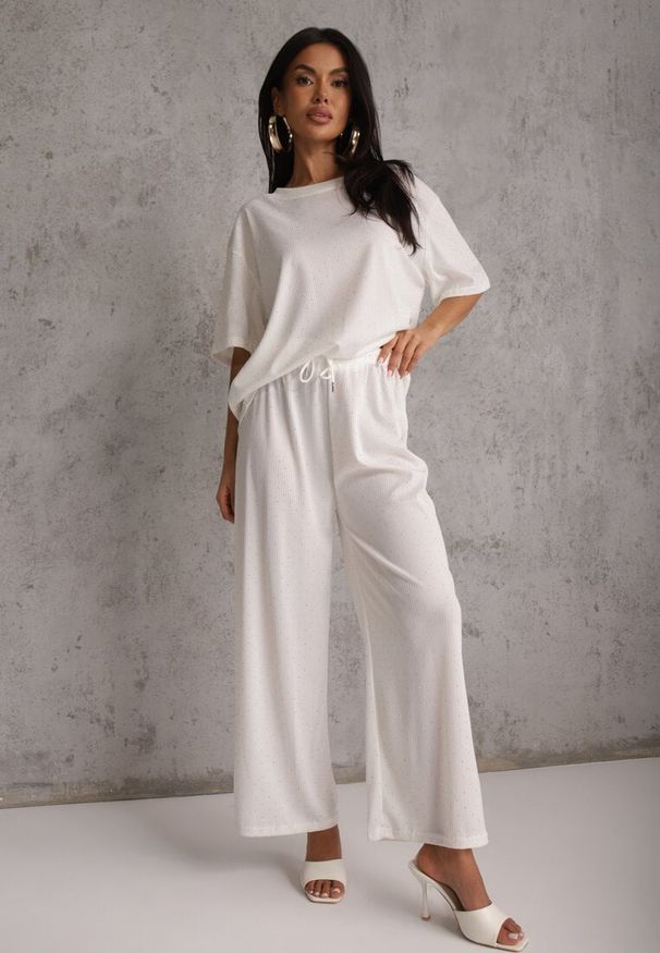 Renee - Biały Oversizowy Komplet Zdobiony Cyrkoniami T-shirt i Spodnie Arnateia. Kolor: biały. Wzór: aplikacja