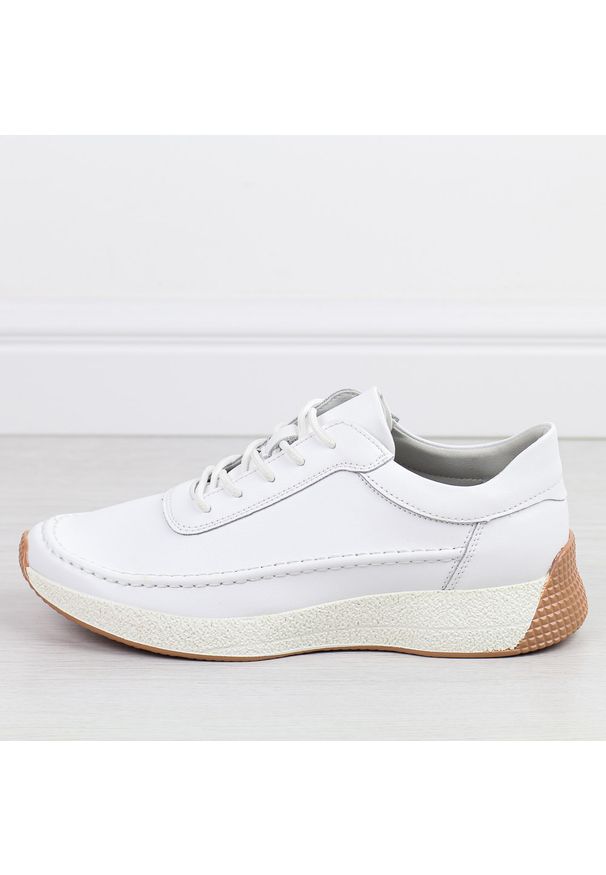 Białe skórzane półbuty damskie Sergio Leone sp013A. Okazja: na co dzień. Nosek buta: okrągły. Kolor: biały. Materiał: skóra. Sezon: wiosna, jesień. Styl: casual, elegancki, klasyczny