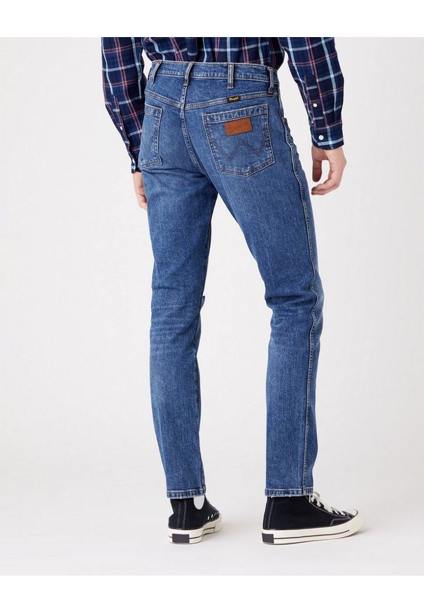 Wrangler - WRANGLER LARSTON MĘSKIE SPODNIE JEANSOWE DARK INDIGO W18S59X1E 112324510