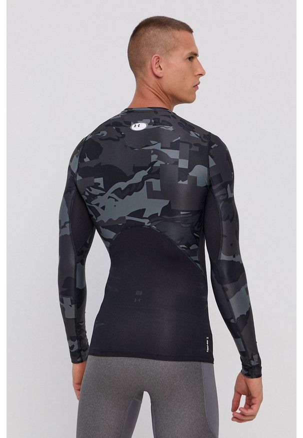 Under Armour - Longsleeve. Kolor: czarny. Materiał: dzianina. Długość rękawa: długi rękaw