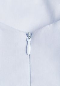 Born2be - Jasnoniebieska Sukienka Bawełniana o Rozkloszowanym Fasonie z Dekoltem Łódką i Kieszeniami Elenira. Typ kołnierza: dekolt w łódkę. Kolor: niebieski. Materiał: bawełna. Typ sukienki: rozkloszowane. Styl: elegancki #5