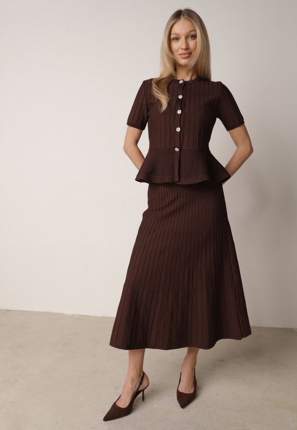 Born2be - Brązowy Komplet z Wiskozą Rozkloszowana Spódnica i Bluzka z Baskinką Adrimala. Kolor: brązowy. Materiał: wiskoza