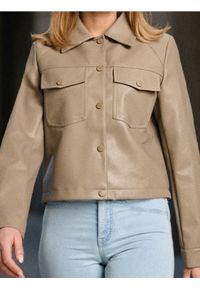 Sinsay - Krótka kurtka z imitacji skóry - brązowy. Kolor: brązowy. Materiał: skóra. Długość: krótkie #1