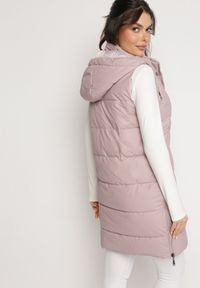 Born2be - Ciemnoróżowa Pikowana Kamizelka z Kapturem i Obustronnym Suwakiem Trilasa. Typ kołnierza: kaptur. Kolor: różowy. Styl: elegancki #3