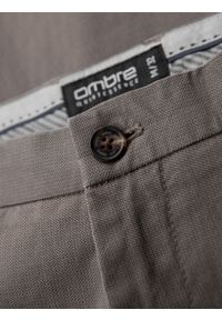 Ombre Clothing - Spodnie męskie chino REGULAR FIT z delikatną strukturą – szare V1 - Rozmiar: M. Okazja: na co dzień. Kolor: szary. Materiał: tkanina, elastan, bawełna. Styl: klasyczny, casual #7