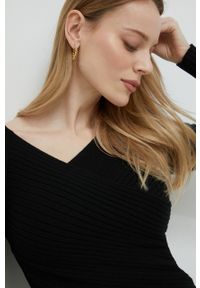 Guess sweter damski kolor czarny lekki. Kolor: czarny. Materiał: włókno, dzianina. Długość rękawa: raglanowy rękaw. Wzór: gładki #3