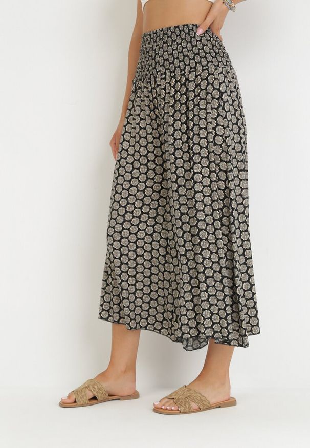 Born2be - Czarne Szerokie Spodnie Bawełniane o Długości 7/8 Ferni. Kolor: czarny. Materiał: bawełna