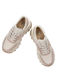 Beżowe Sneakersy Filippo Modne Buty Damskie Na Platformie. Okazja: na co dzień. Zapięcie: sznurówki. Kolor: beżowy. Materiał: guma, materiał, zamsz, skóra. Wzór: gładki. Obcas: na platformie #3