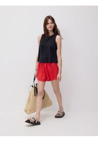 Reserved - Szorty z lnem i wiskozą - czerwony. Kolor: czerwony. Materiał: len, wiskoza