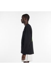 Koszulka męska New Balance MT61H4CYBK – czarna. Kolor: czarny. Materiał: bawełna, dresówka. Długość rękawa: długi rękaw. Wzór: aplikacja, napisy, kolorowy #3