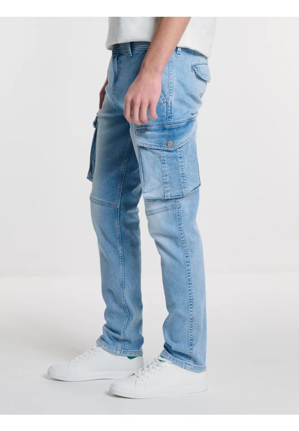 Big-Star - Jeansy męskie typu cargo błękitne Ian 217. Okazja: na co dzień. Stan: podwyższony. Kolor: niebieski. Styl: elegancki, casual
