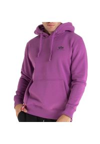 Bluza Alpha Industries Basic Hoody Small Logo 196318677 - fioletowa. Typ kołnierza: kaptur. Kolor: fioletowy. Materiał: bawełna, poliester. Wzór: aplikacja. Styl: klasyczny #1