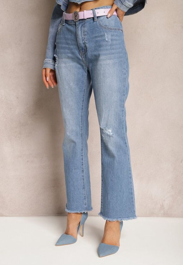 Renee - Niebieskie Jeansy Dzwony z Przedarciami i Paskiem z Klamrą z Cyrkoniami Letha. Okazja: na co dzień. Kolor: niebieski. Wzór: aplikacja. Styl: casual, retro, elegancki